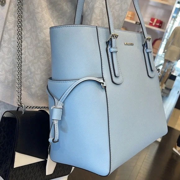 MICHAEL KORS Voyager Large Saffiano Leather EW Tote Shoulder Bag
LIGHT SKY
NWT - Picture 6 of 16